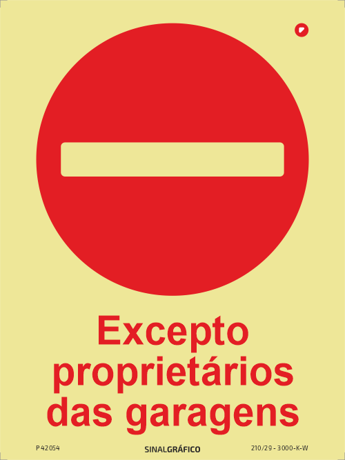 Placa de sinalética -  Passagem proibida, excepto proprietários das garagens