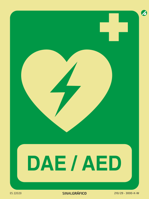 Placa de sinalética fotoluminescente - DAE/AED Desfibrilhador automático externo/automatic external defibrillator PT/ENG Criaconsensos - Serviços Gráficos e Publicidade