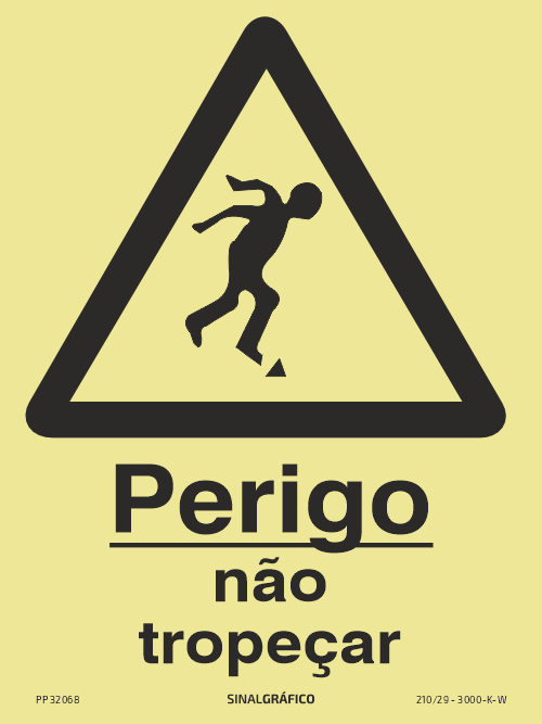 Placa de sinalética fotoluminescente – Perigo não tropeçar Criaconsensos - Serviços Gráficos e Publicidade