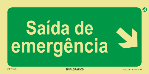 Placa de sinalética fotoluminescente - Saída de emergência abaixo à direita ↘ Criaconsensos - Serviços Gráficos e Publicidade