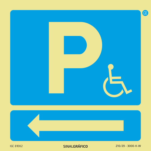 Placa de sinalética – Indicação de lugar de estacionamento para deficientes à esquerda ←